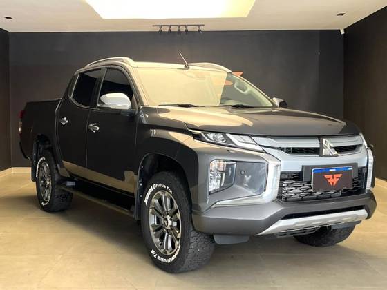 MITSUBISHI L200 TRITON 2.4 16V TURBO DIESEL SPORT HPE-S CD 4P 4X4 AUTOMÁTICO
